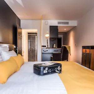 Best Western Plus Suitcase Paris La Defense